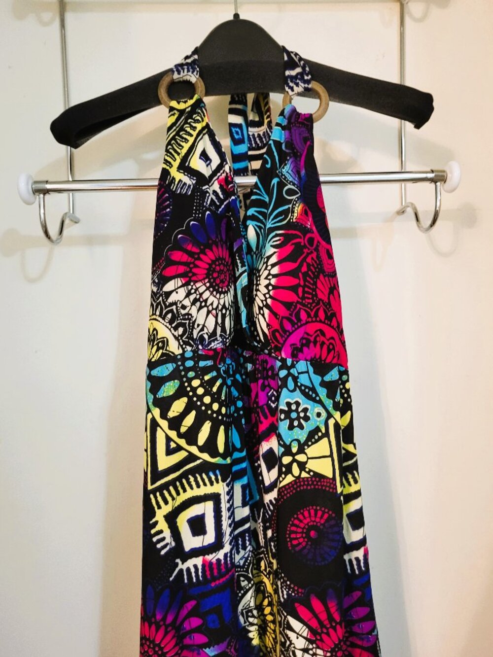 Elegant & colorful Jersey Halter Maxi Dress - Picture 5 of 8